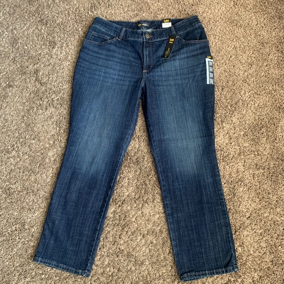 Lee Plus Relaxed Fit Straight Leg Mid Rise Jeans 18W Petite Dark Wash Denim - Picture 1 of 12